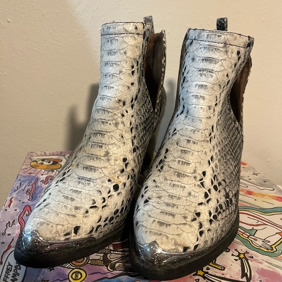 Jeffrey Campbell Cromwell Boots, Black/white snake in Size 7.5 - Picture 2 of 6